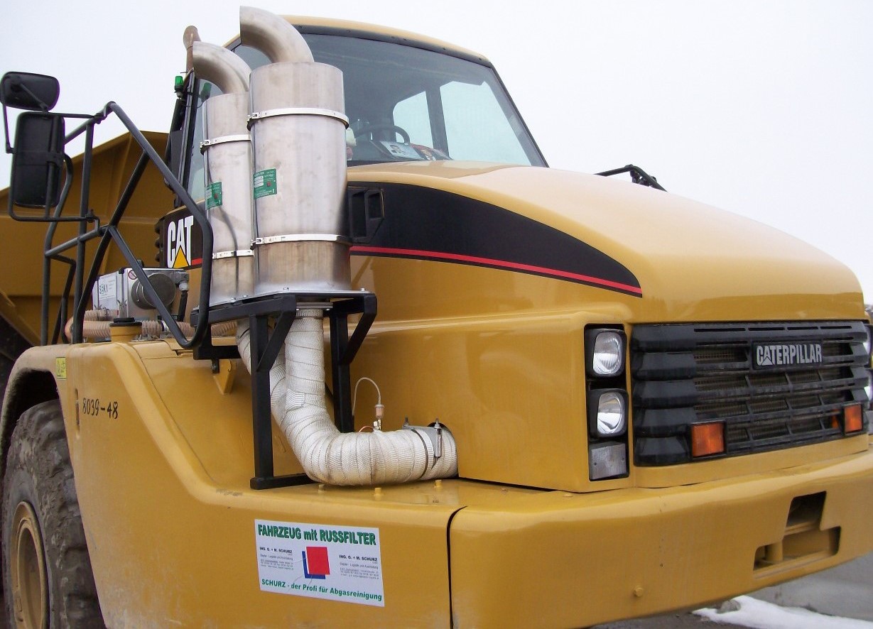 Partikelfilter Type OPF 210/90 selbstregenerierend mit beschichteten Hochtemperaturmonolith in Doppelausführung. Aufgebaut auf einen Dumper.