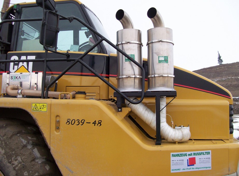 Partikelfilter Type OPF 210/90 selbstregenerierend mit beschichteten Hochtemperaturmonolith in Doppelausführung. Aufgebaut auf einen Dumper.